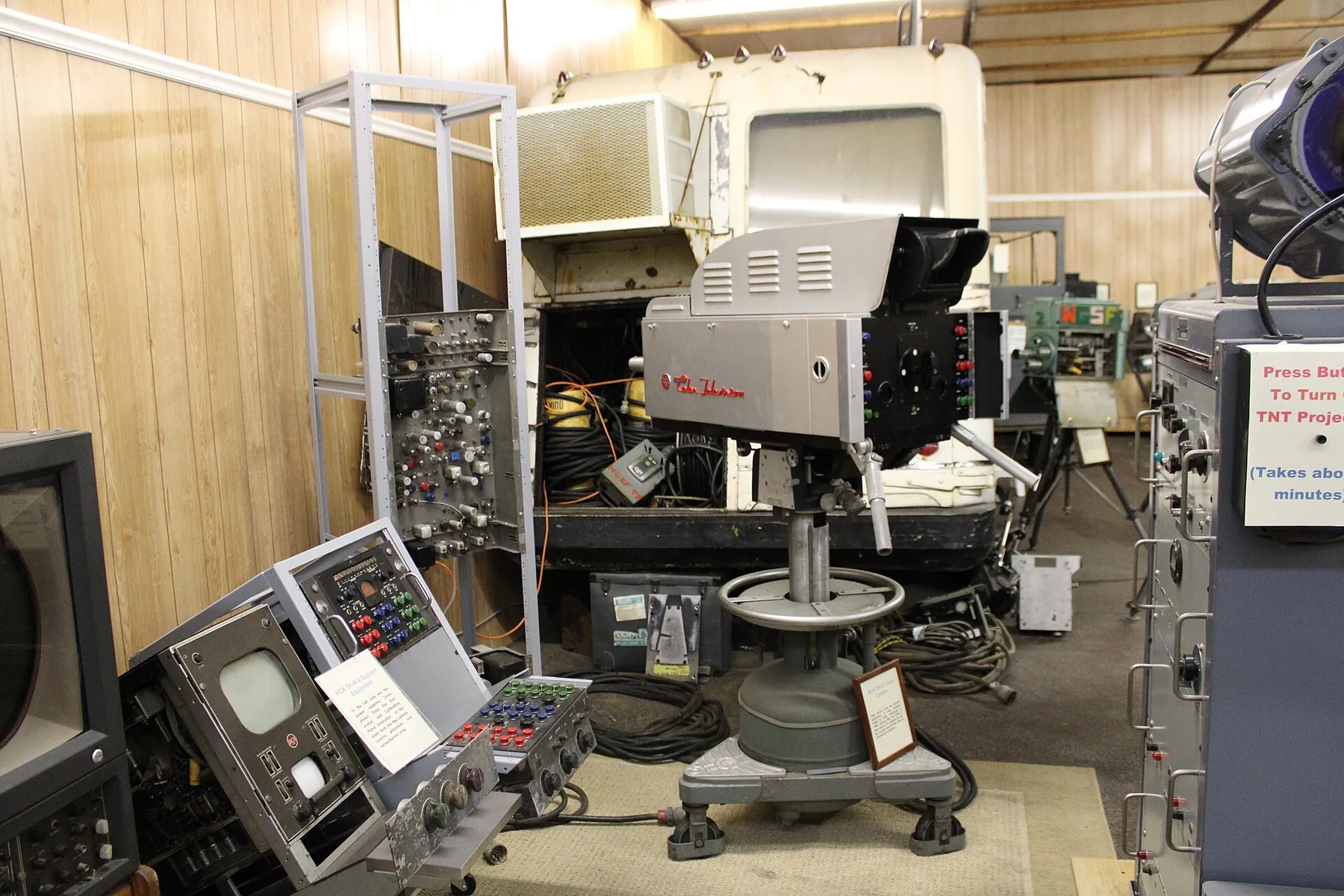 Telecamera RCA storica in un museo della televisione
